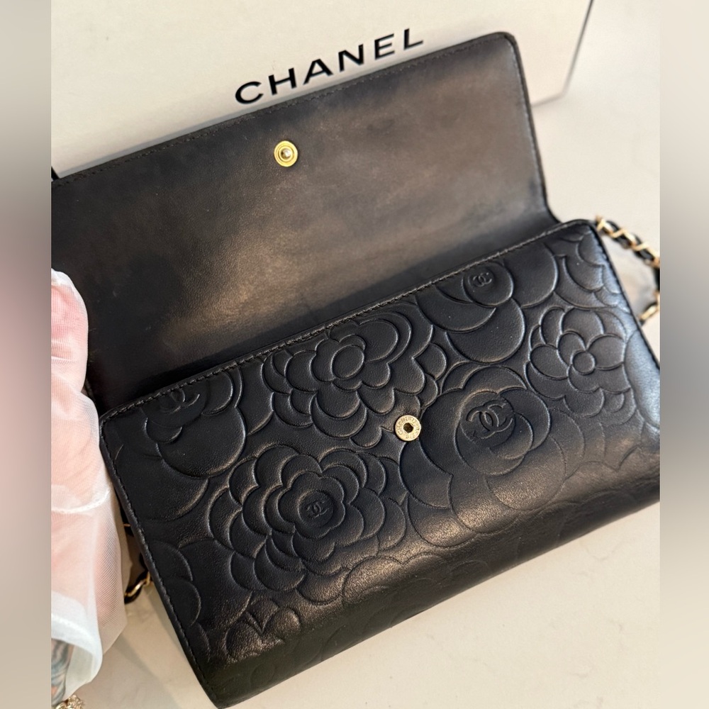 CHANEL Lambskin Embossed Camellia Large Gusset Flap Wallet w/Box, Card and Chain - Picture 2 of 16